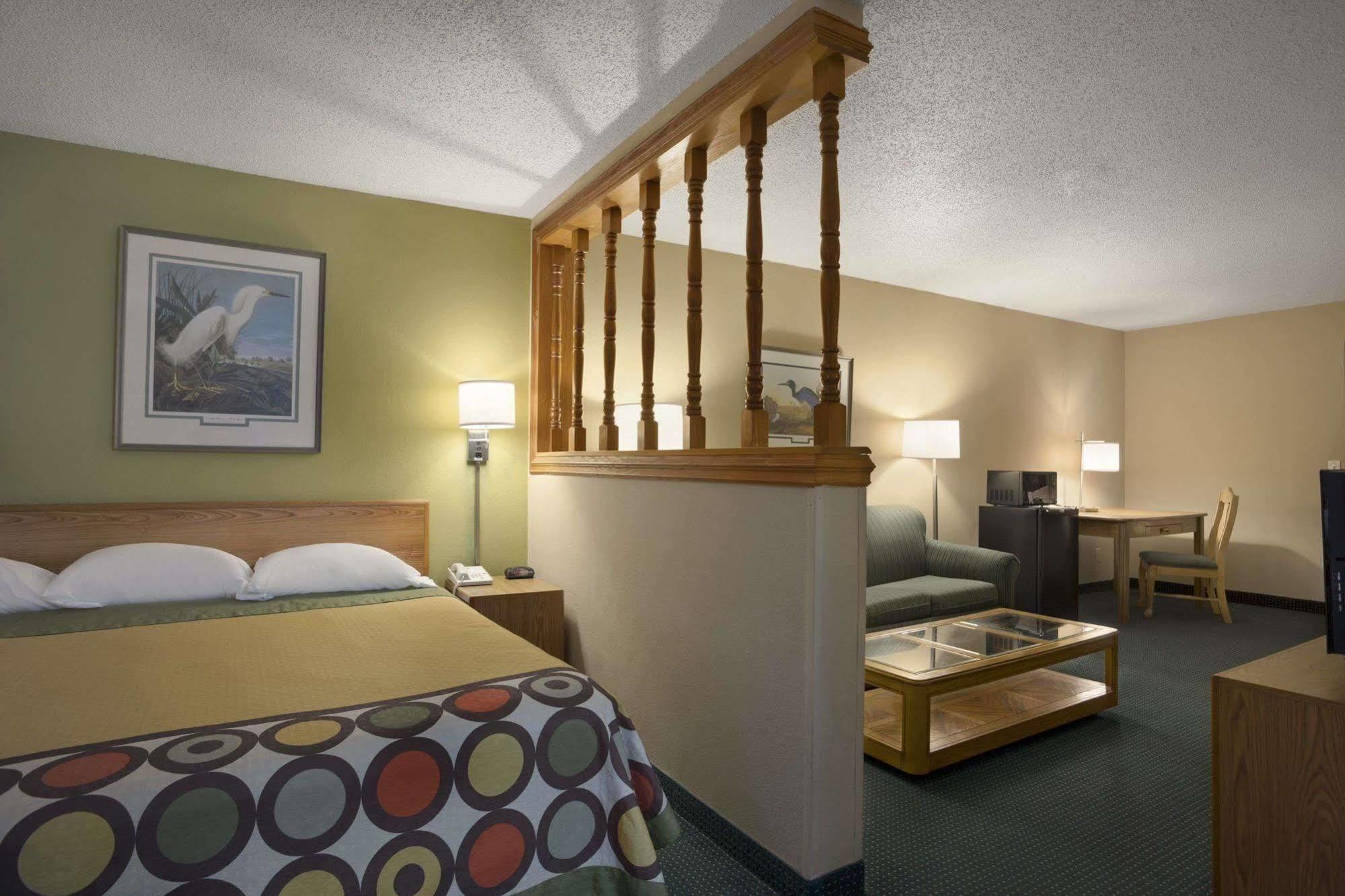 Super 8 By Wyndham Mayfield Exterior photo
