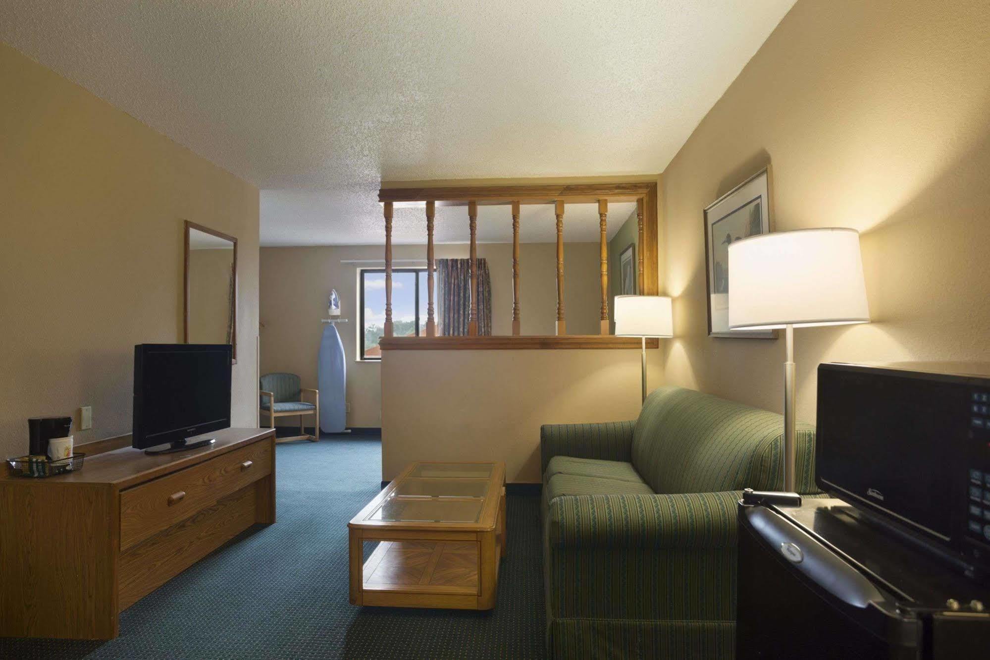 Super 8 By Wyndham Mayfield Exterior photo